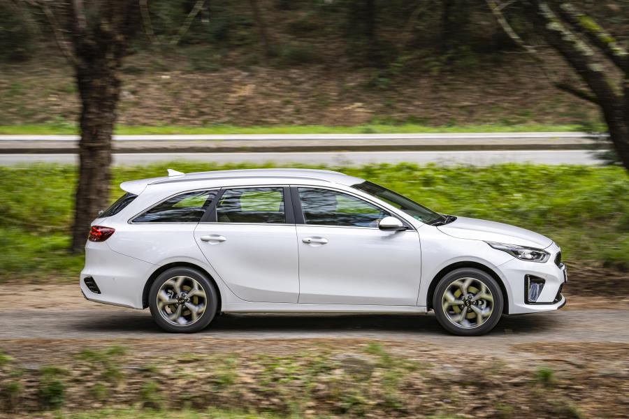  Kia Ceed Sportswagon PHEV 2019 года  (WW) (фото 14 из 42)